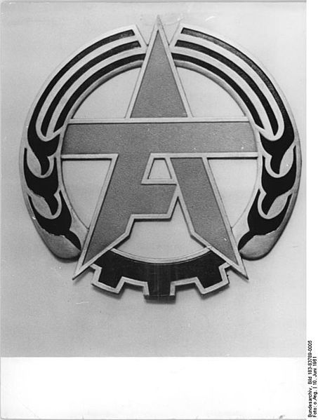 File:Bundesarchiv Bild 183-83789-0005, 3. Arbeiterfestspiele des FDGB, Emblem.jpg