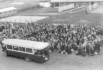 Arrivée des Juifs (très probablement ceux photographiés dans Bundesarchiv Bild 183-B10816) au camp de Drancy – août 1941 (Bundesarchiv Bild 183-B10920).