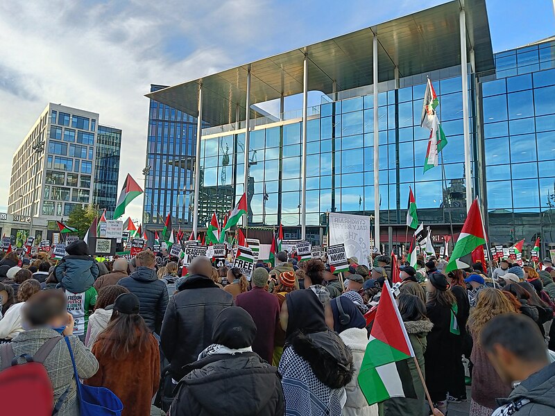 File:Cardiff Solidarity for Palestine protest, 25 November 2023 140758 (redacted).jpg