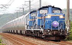 A Cassiopeia service in Hokkaido in September 2011, hauled by a pair of JR Hokkaido Class DD51 diesel locomotives