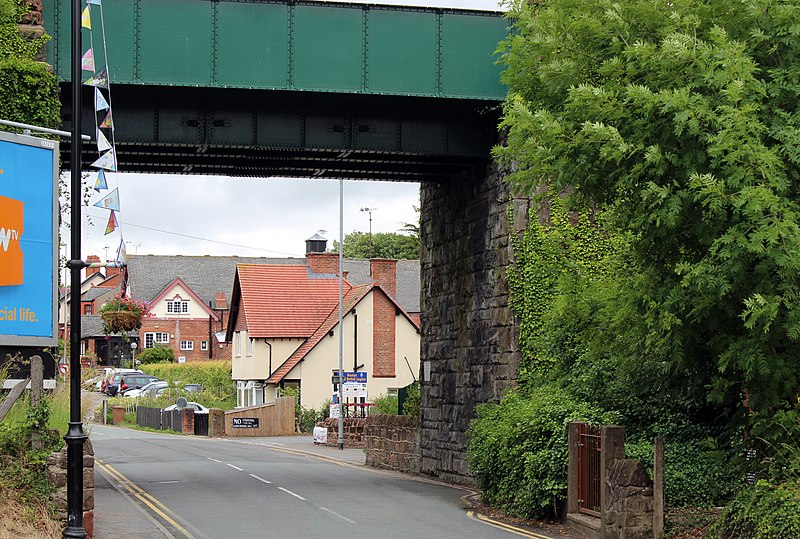 File:Chester Road bridge, Neston 2.jpg