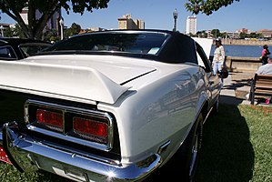 1968 Chevrolet Camaro RS Heck; zwei rote Leuchtenkammern, Rückfahrscheinwerfer unter der Stoßstange