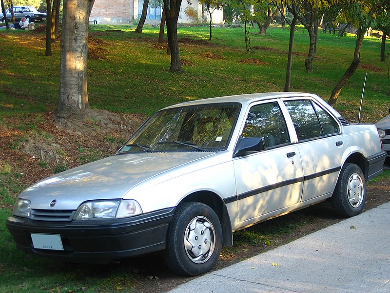 File:Chevrolet Monza 1.8 GL 1996 (12530626234).jpg