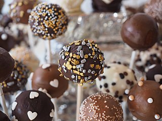 <span class="mw-page-title-main">Cake pop</span> Piece of cake styled as a lollipop