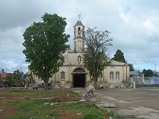 Church and plaza of Mambusao, Capiz.jpg