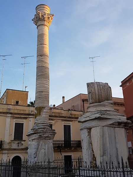 File:Colonne romane Via Appia - Brindisi 20190210 170001.jpg