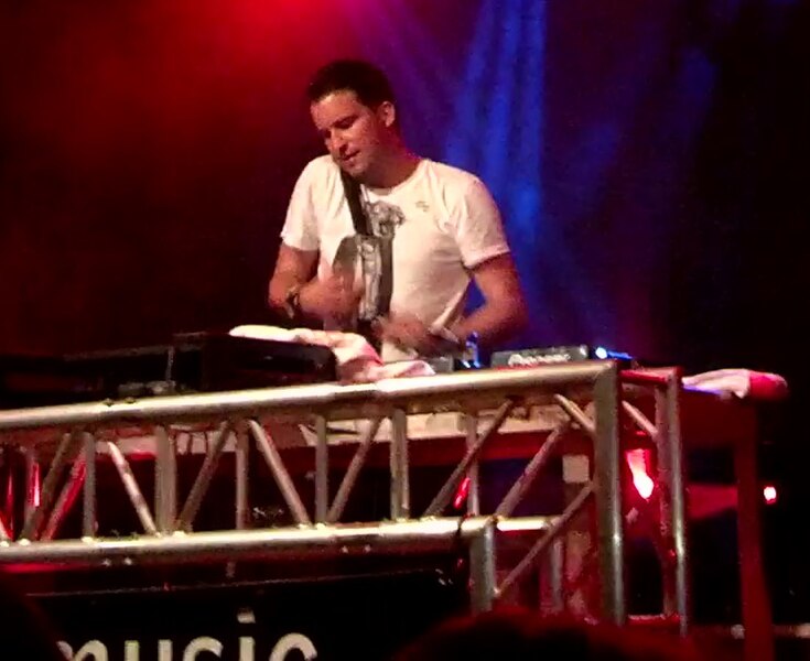 File:DJ Antoine live 2013 3.jpg