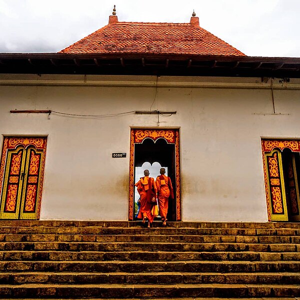 File:Dambulla Temple.jpg