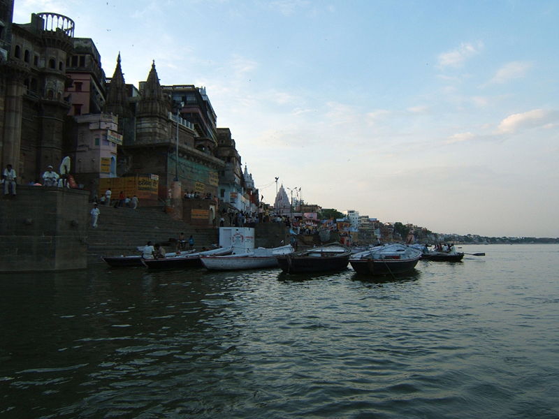 File:Darbhanga ghat Varanasi.JPG