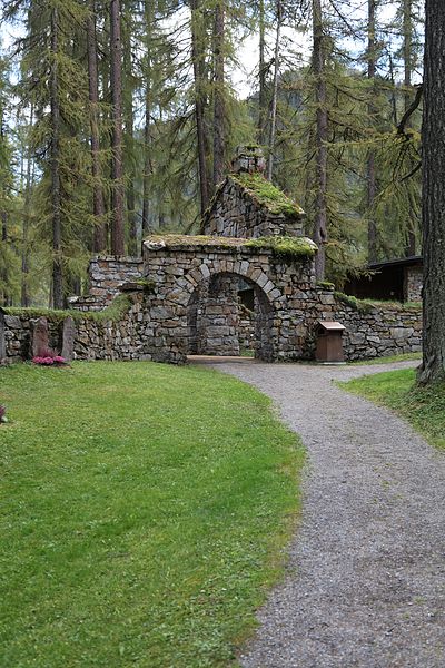 File:Davos Waldfriedhof 1K4A5502.jpg