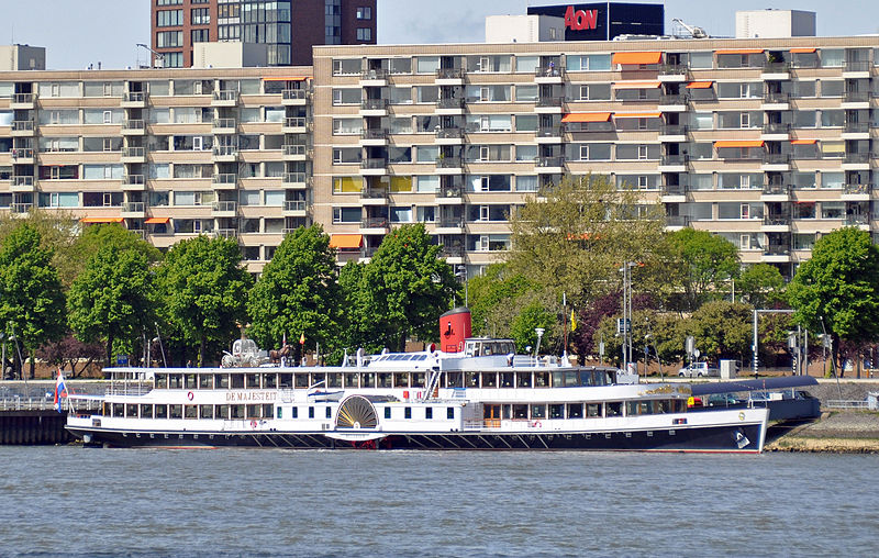 File:De Majesteit (ship, 1926) 001.JPG