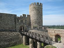 Das Tor des Despoten auf der Nordostseite der Burg war unter Stefan Lazarević Haupteingang der Oberstadt