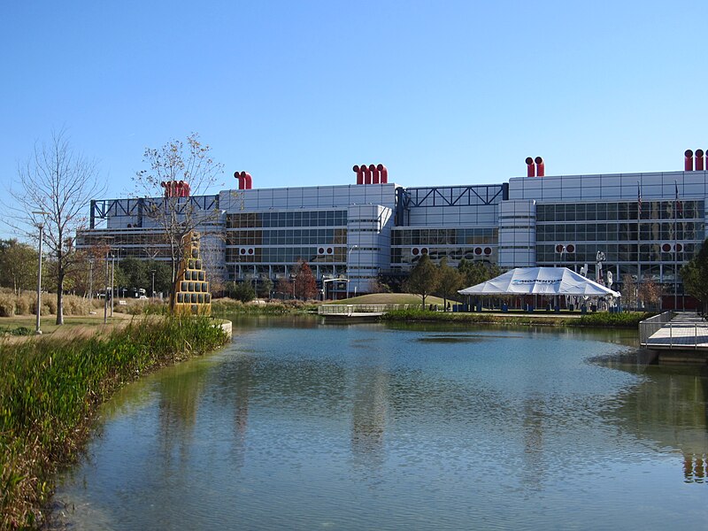 File:Discovery Green, 2012, water and convention center.JPG