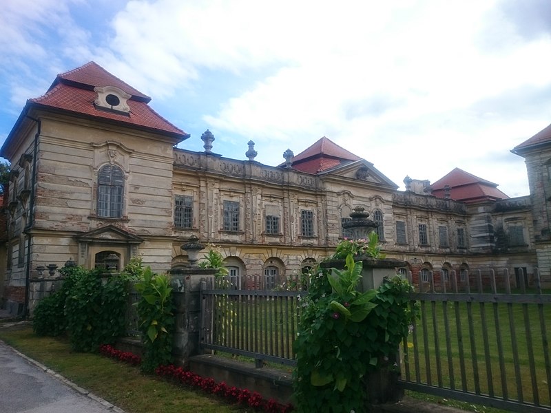 File:Dornava Mansion, eastern wing 02.jpg