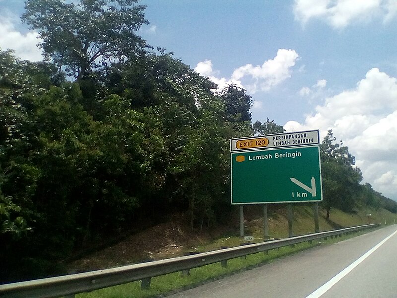 File:E1, Lembah Beringin Interchange (Exit 120) 03.jpg