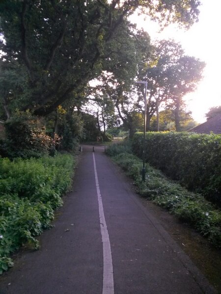 File:East Howe, approaching Green Lane from Heather Road on footpath U39 - geograph.org.uk - 5023656.jpg