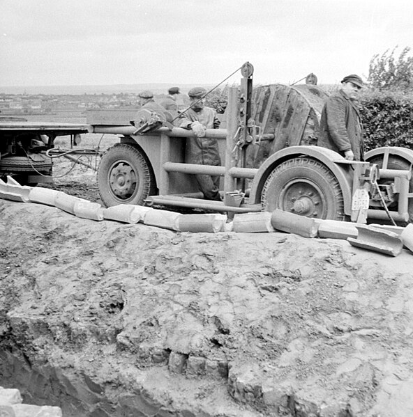 File:Elektrifizierung in Thüringen in den 1950er Jahren 079.jpg