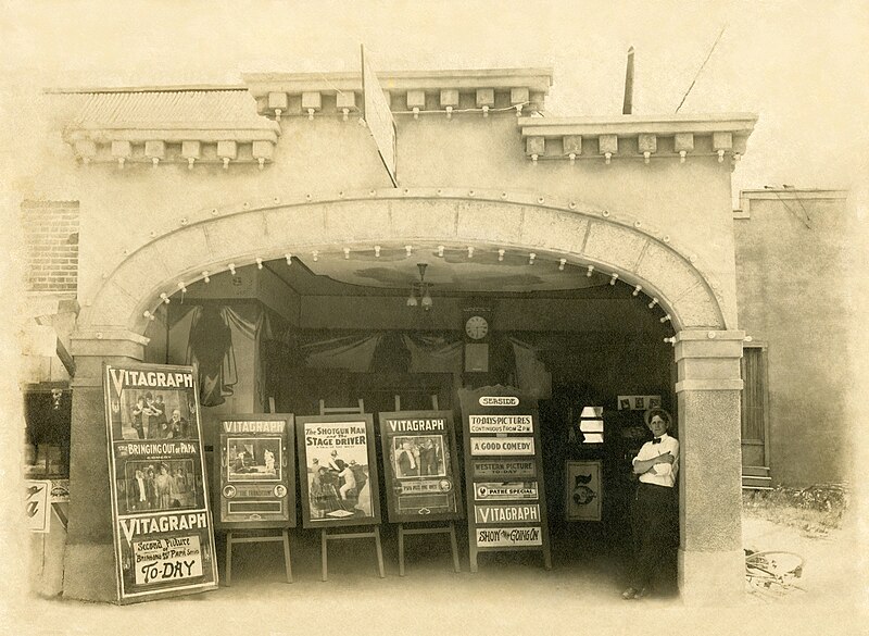 File:Elwood Hill's silent movie theater, Corpus Christi, TX, 1913.jpg