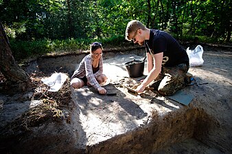 Exploration of the trench of cremation burial site in Chlodik.jpg