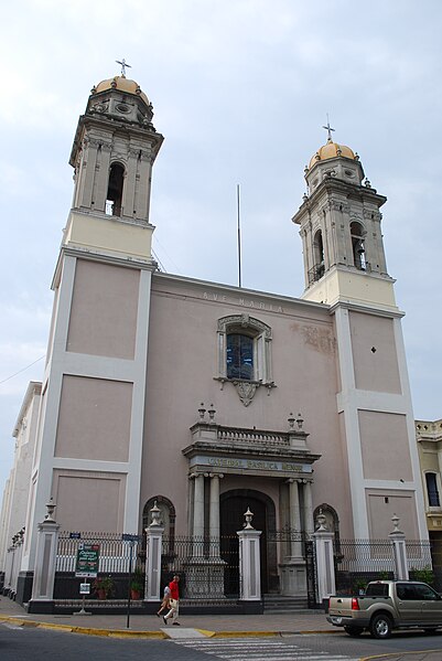 File:FacadeColimaCathedral01.jpg