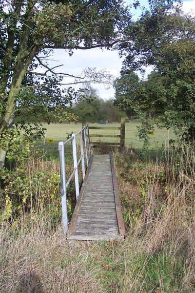 File:Footbridge near the A21 in Meopham Bank Farm - geograph.org.uk - 1547284.jpg