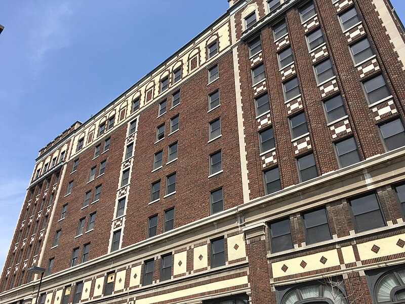 File:Former Hotel Northland- Green Bay, WI - Flickr - MichaelSteeber.jpg