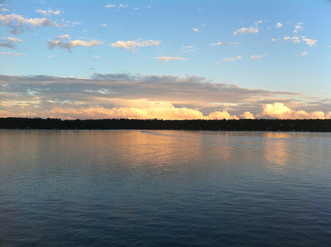 Four Mile Lake (lanaw sa Kanada, Ontario, Kawartha Lakes)