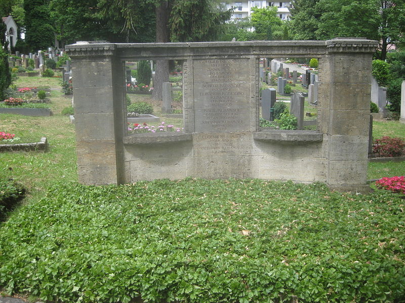 File:Friedhof Heslach, Gottlieb Kussmaul.jpg