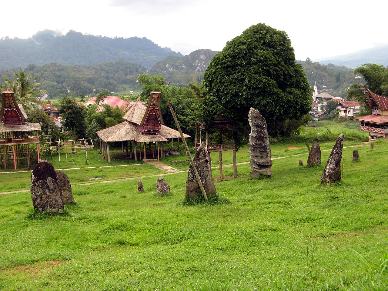 File Funerary Monoliths Karassic Village Tana Toraja 1425 Wikimedia Commons