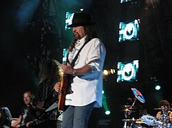 Gary Rossington in a concert, 2008 Gary Rossington (2008).jpg