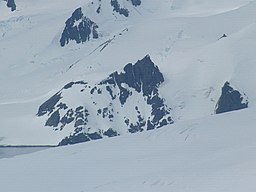 Ghiaurov Peak sedd från Kuzman Knoll
