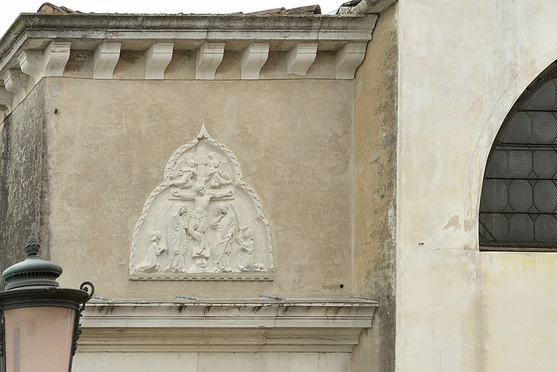 File:Giudecca Chiesa Santa Eufemia rilievo facciata crocifissione Venezia.jpg