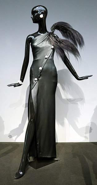 File:Givency, vestito da sera, inverno 1990.jpg