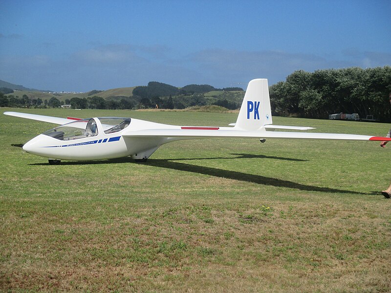File:Glider at the Raglan Airfield 02.JPG