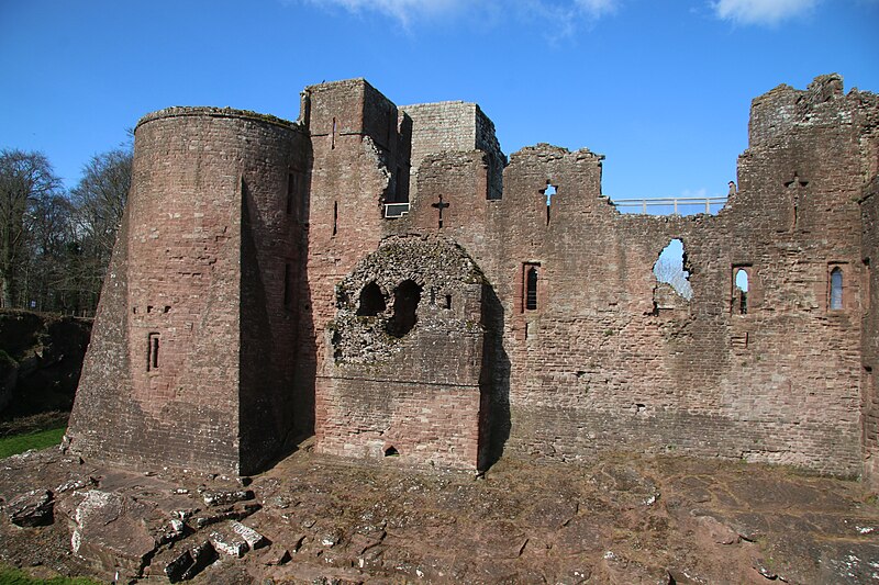 File:Goodrich Castle, Herefordshire - 52018450807.jpg