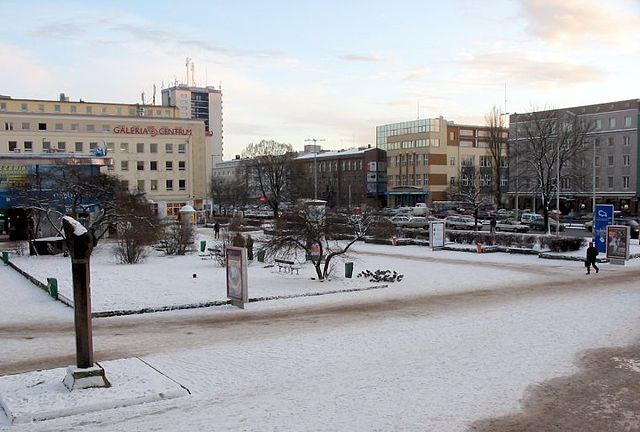 A small garden square on Aleja Grunwaldzka.