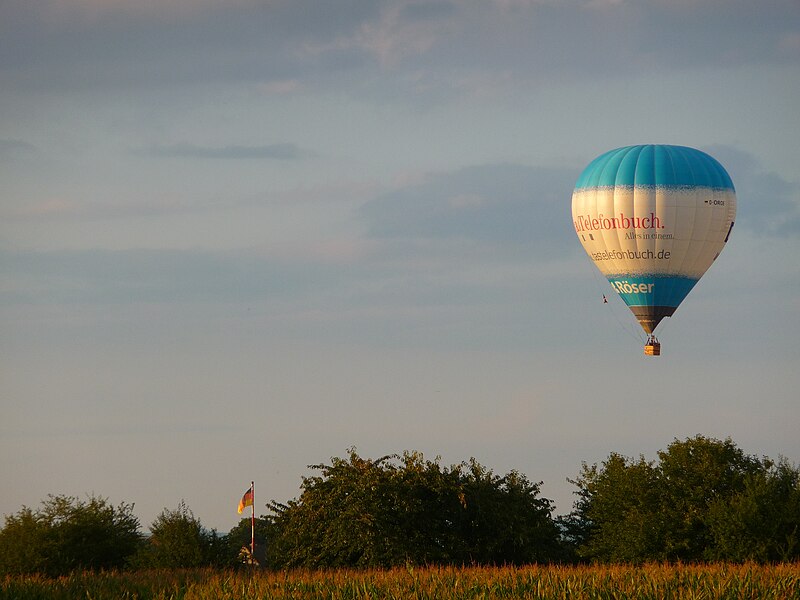 File:Heißluftballon Röser.JPG