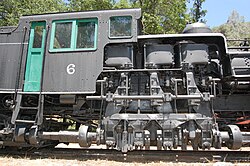 Вертикалните бутала на Hetch Hetchy RR Engine No. 6 в El Portal, Калифорния.