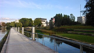 Vue sur l'eau et le ponton.