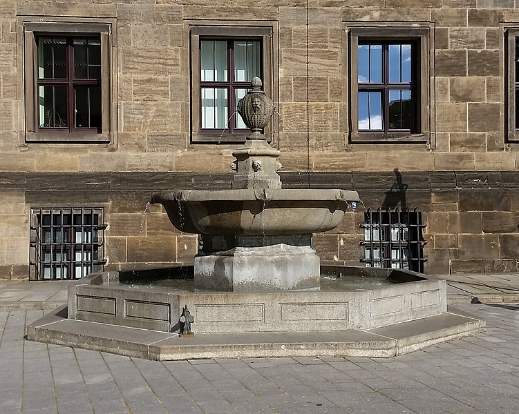 File:Hietzigbrunnen (1).jpg