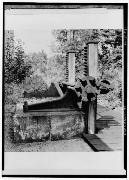 File:Historic American Buildings Survey R. Randolph Langenbach, Photographer August 28, 1967 EAGLE MILL, HEADGATE MACHINERY - Crown and Eagle Mills, 123 Hartford Avenue East, North HABS MASS,14-UXN,1-20.tif