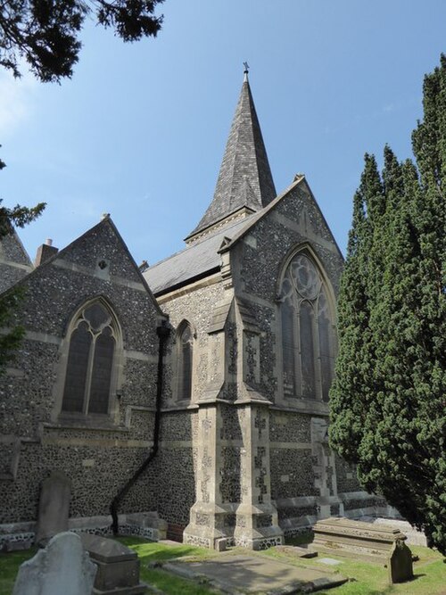 Image: Holy Trinity, Bracknell, early June 2014   geograph.org.uk   4983949