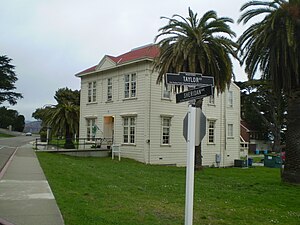 Le premier siège d'Internet Archive au Presidio, une ancienne base militaire américaine à San Francisco, de 1996 à 2009