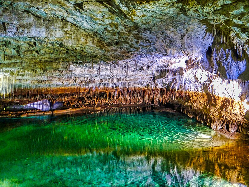 File:Isère Grotte de Choranche Halle d'Entrée 06.jpg