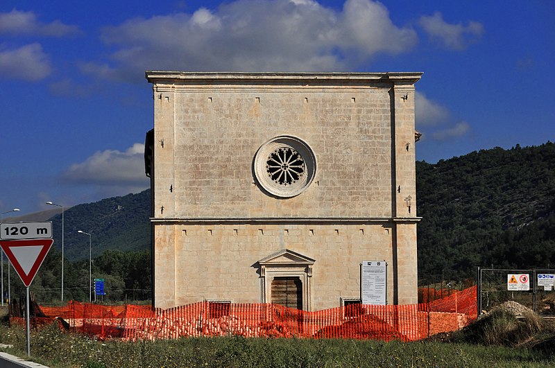 File:Italien vicino -Strada Statale 17- 2013 by-RaBoe 018.jpg