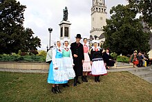 JKRUK 20090906 MIESZKANCY KROBII W STROJACH LUDOWYCH NA JASNEJ GORZE IMG 8126.jpg