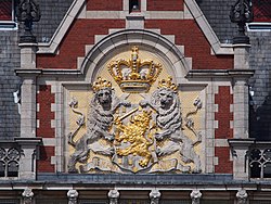 Gable stone "Je Maintiendrai" on Central Station Amsterdam (June 2014) - This is where your visit to Amsterdam, and perhaps to the Netherlands, starts, whether you come from Schiphol Airport, Belgium or Germany. Before you go any further, look back to see this magnificant building