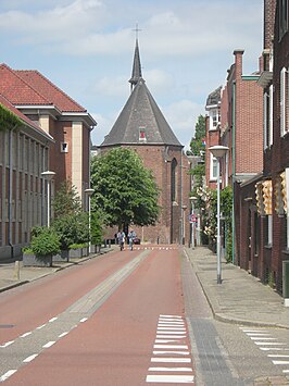 Keullerstraat, met op de achtergrond de achterzijde van de Jongerenkerk