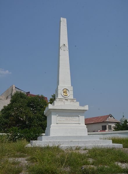 File:Kherson Ushakova Av. Monument of John Hovard 01 (YDS 5150).jpg