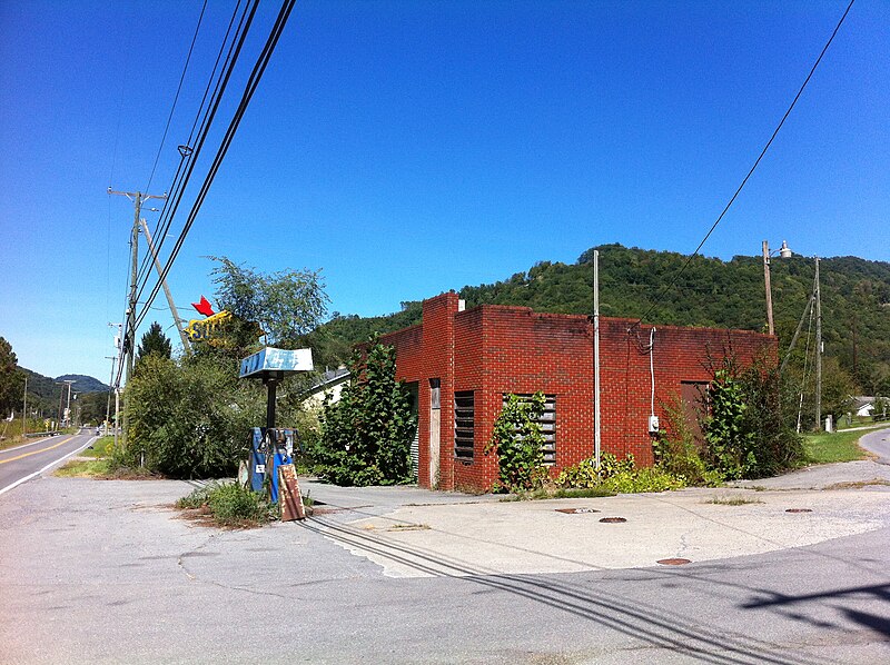 File:Kincaid West Virginia abandoned Sunoco station 1.jpg